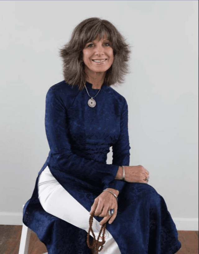 Barbara Landry Headshot